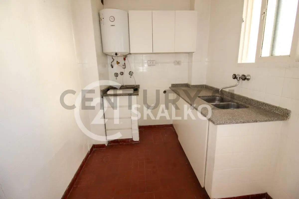 VENTA DEPARTAMENTO 2 DORMITORIOS, BALCON AL FRENTE, BARRIO MARTIN ROSARIO 4