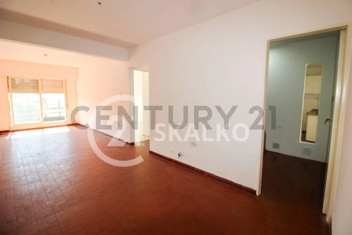 VENTA DEPARTAMENTO 2 DORMITORIOS, BALCON AL FRENTE, BARRIO MARTIN ROSARIO 5