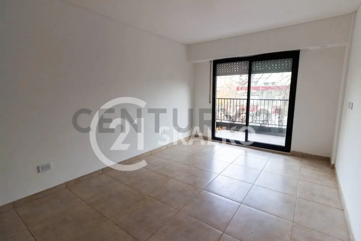 VENTA MONOAMBIENTE AL FRENTE CON BALCON 3