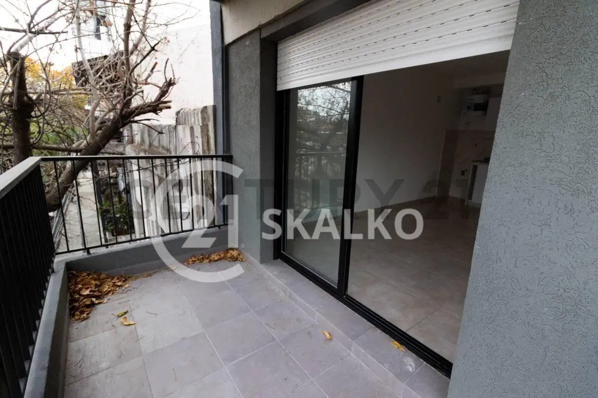 VENTA MONOAMBIENTE AL FRENTE CON BALCON 5