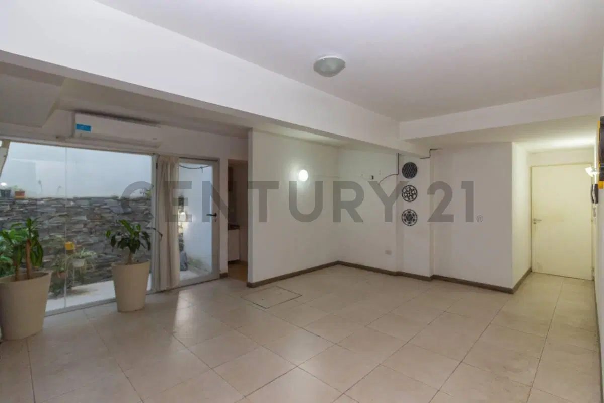 ALQUILER OFICINA, PLANTA BAJA CON PATIO, COCINA, BAÑO, ESPACIO DE GUARDADO, BARRIO ABASTO, ROSARIO 2