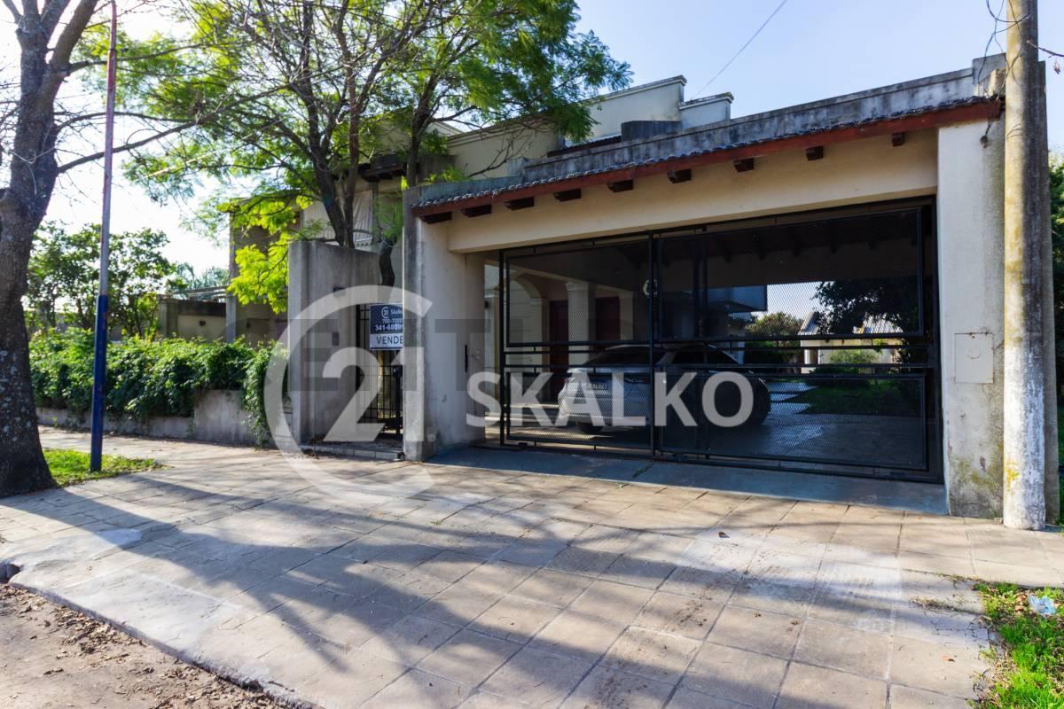 Foto de VENTA CASA, 3 DORMITORIOS, PISCINA,PARQUE, COCHERA, CASA AUXILIAR, imagen 4