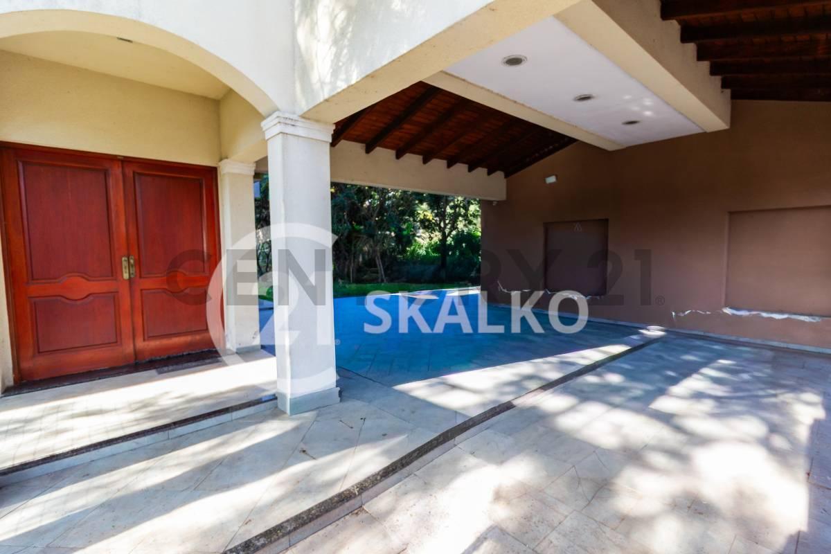 Foto de VENTA CASA, 3 DORMITORIOS, PISCINA,PARQUE, COCHERA, CASA AUXILIAR, imagen 1