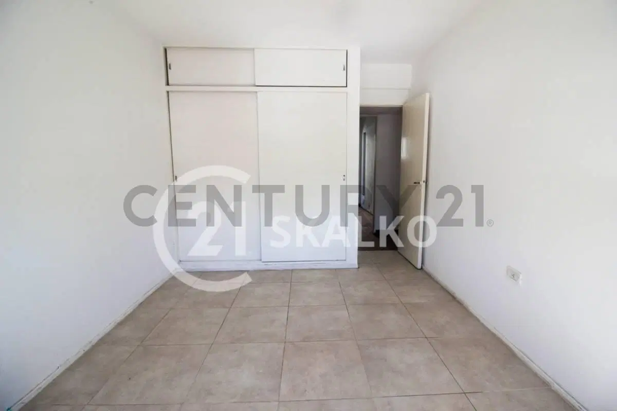 VENTA DEPARTAMENTO 2 DORMITORIOS, BALCON AL FRENTE, BARRIO MARTIN ROSARIO 4