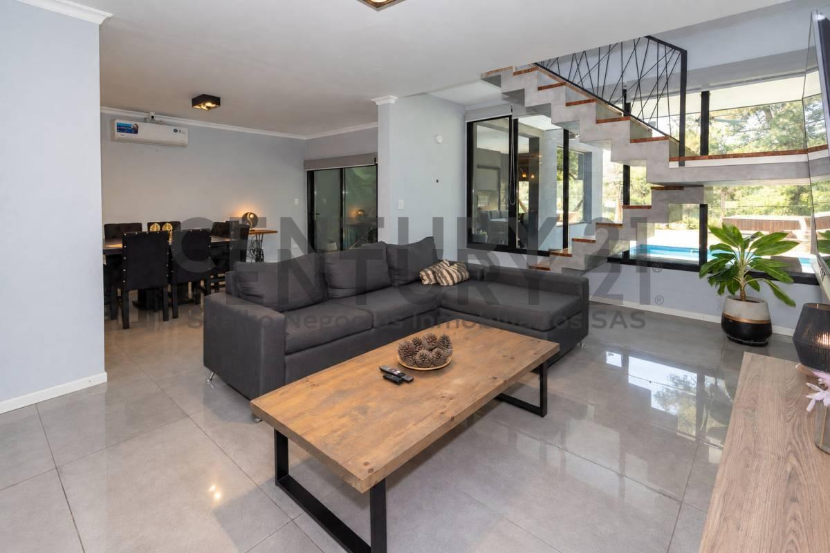 Foto de VENTA CASA 3 DORMITORIOS, QUINCHO, PISCINA, TERRAZA ,JACUZZI, imagen 3