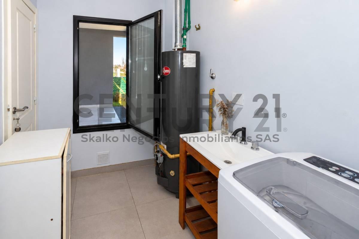Foto de VENTA CASA 3 DORMITORIOS, QUINCHO, PISCINA, TERRAZA ,JACUZZI, imagen 4