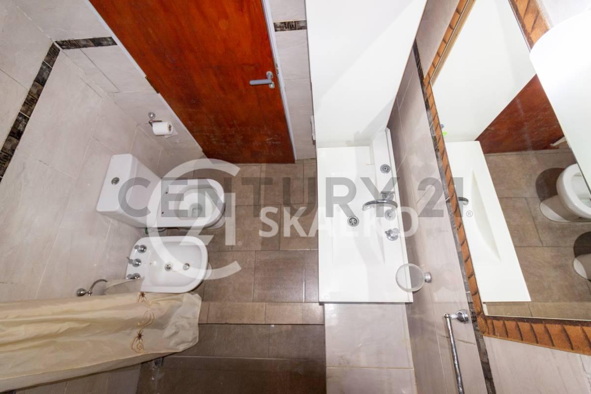 Foto de VENTA CASA 4 DORMITORIOS CON PATIO EN FUNES R, imagen 5