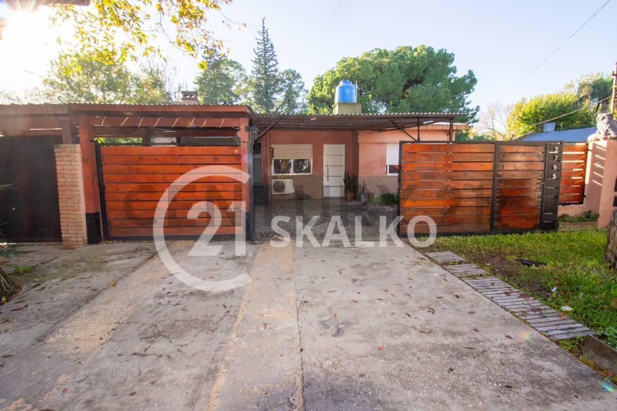 Foto de VENTA CASA 4 DORMITORIOS CON PATIO EN FUNES R, imagen 2
