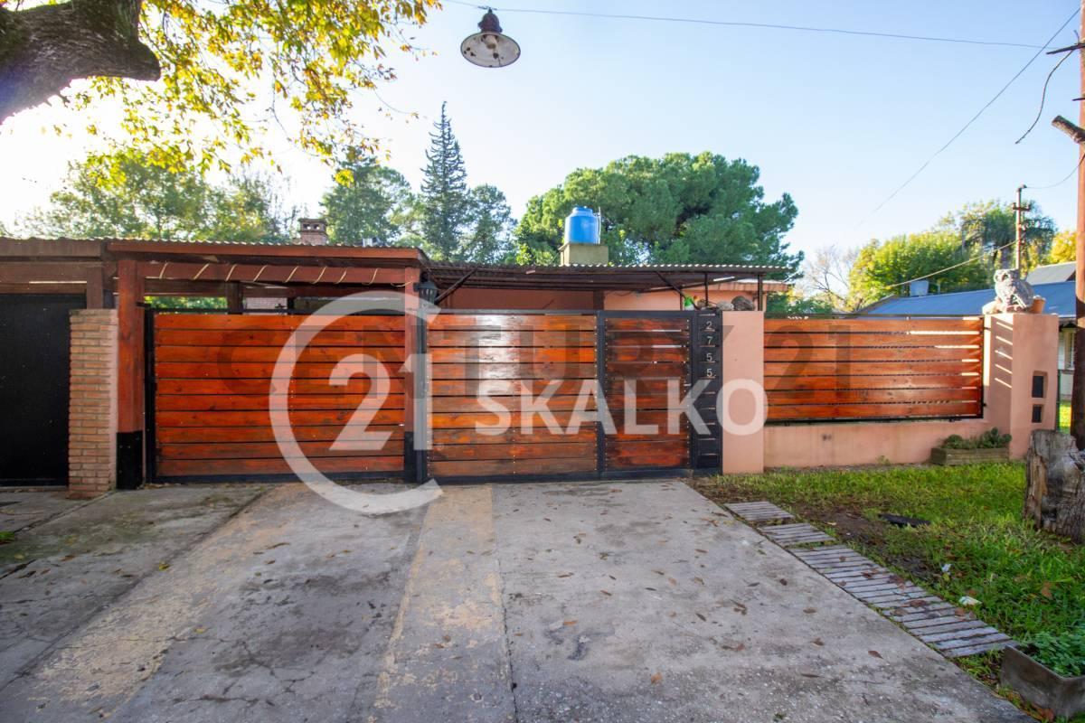 Foto de VENTA CASA 4 DORMITORIOS CON PATIO EN FUNES R, imagen 1