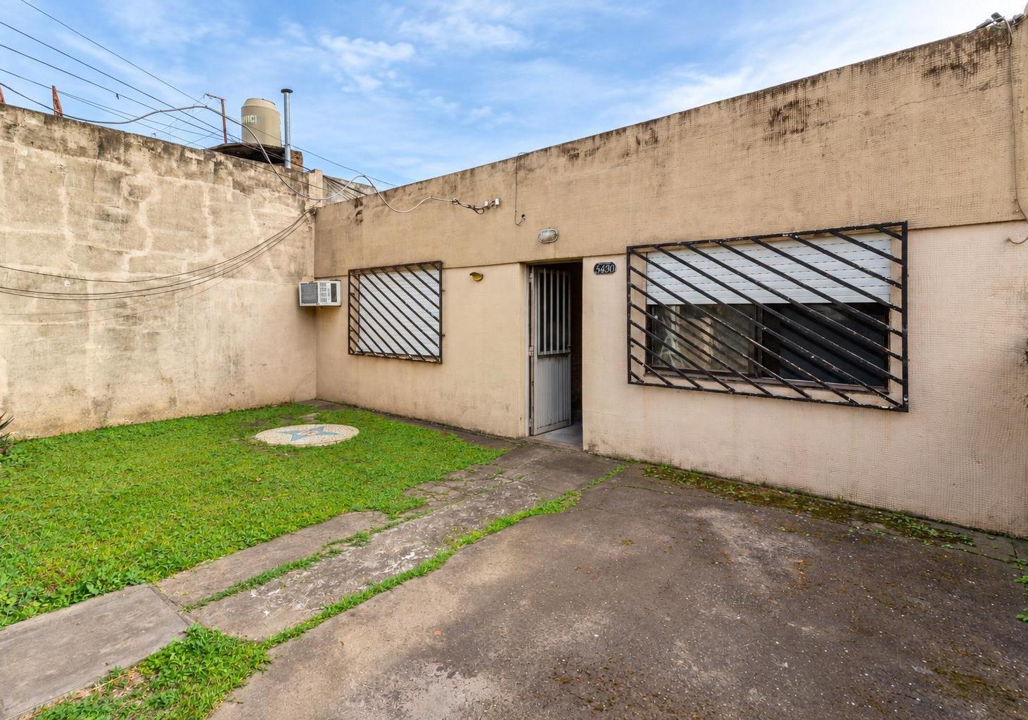 Foto de VENTA CASA A RECICLAR, TRES DORMITORIOS, GARAGE, PATIO, BARRIO LUDUEÑA, imagen 4