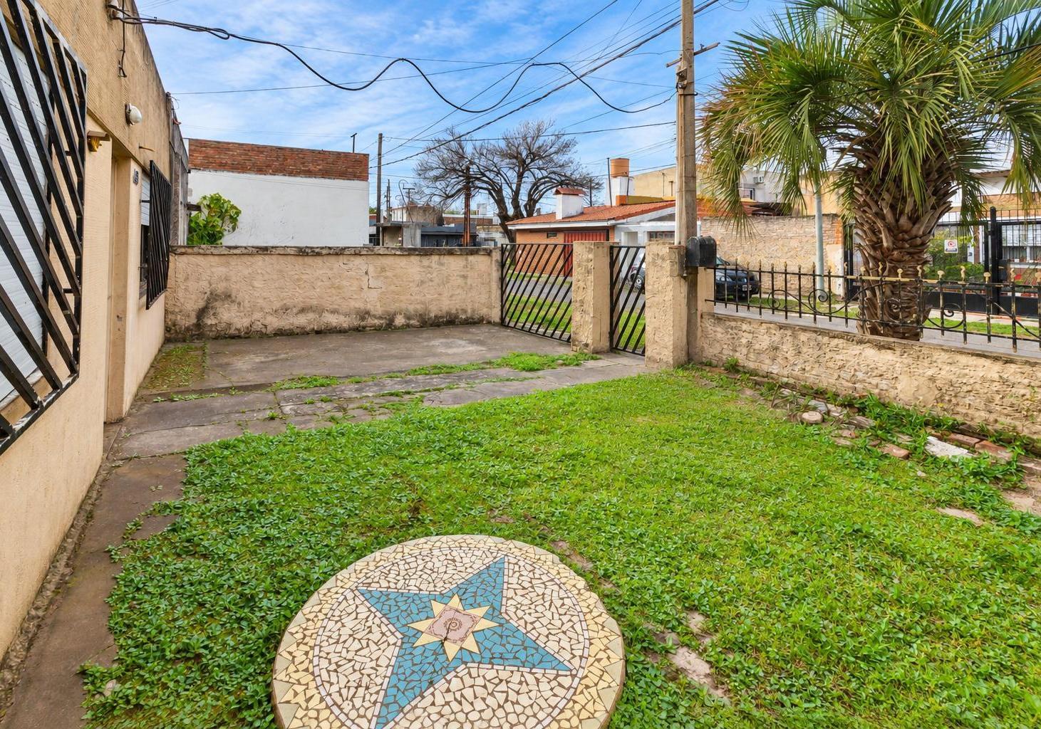 Foto de VENTA CASA A RECICLAR, TRES DORMITORIOS, GARAGE, PATIO, BARRIO LUDUEÑA, imagen 3