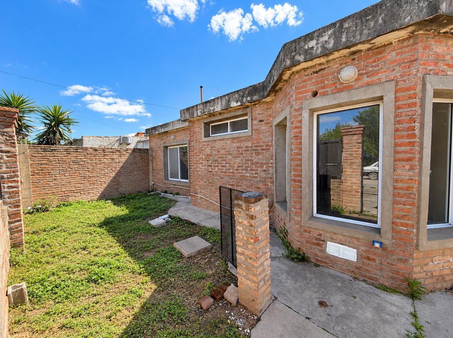 Foto de VENTA CASA, 3 DORMITORIOS, GARAGE, PATIO, QUINCHO, ÁLVAREZ, SANTA FE., imagen 3