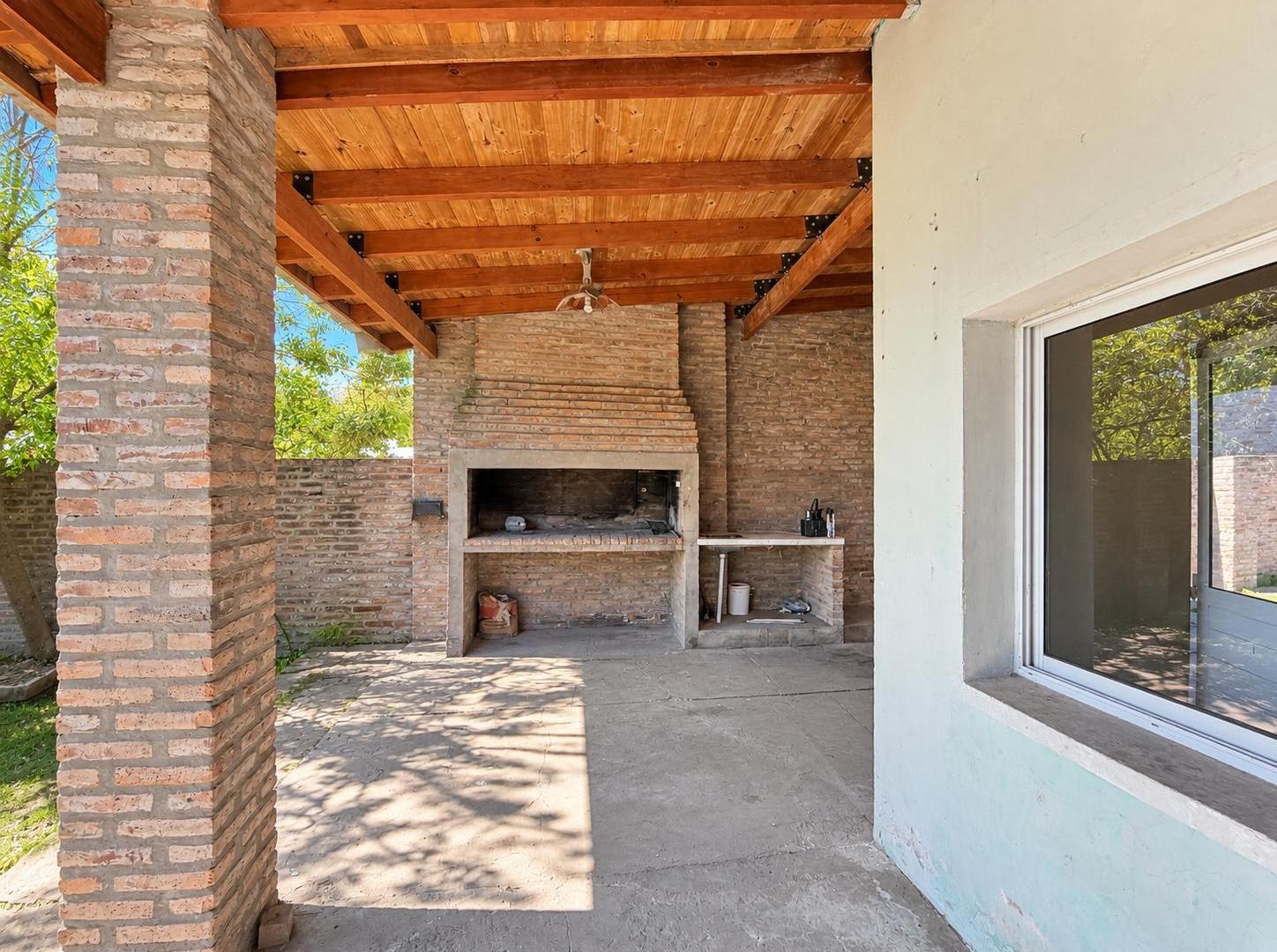 Foto de VENTA CASA, 3 DORMITORIOS, GARAGE, PATIO, QUINCHO, ÁLVAREZ, SANTA FE., imagen 4