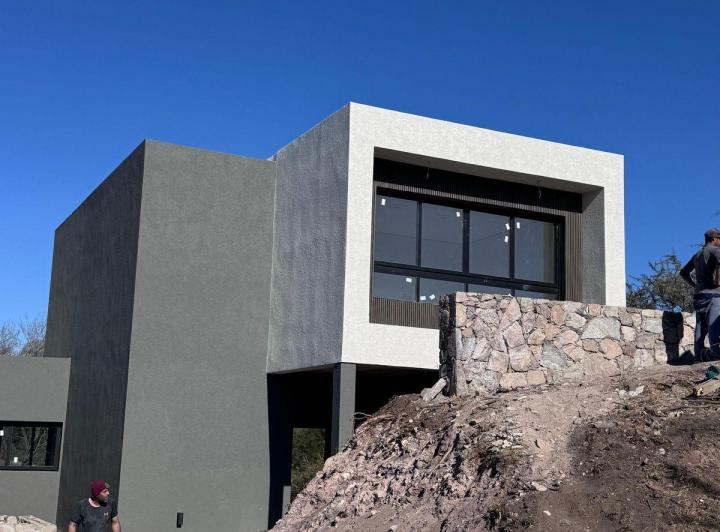 CASA PREMIUM EN VENTA • BARRIO ESTANCIA Q2 • APTO CREDITO  2