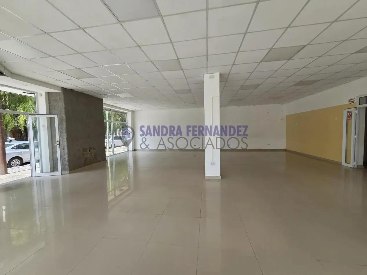 Neuquen Alquiler Local Oficina Comercial en esquina 1