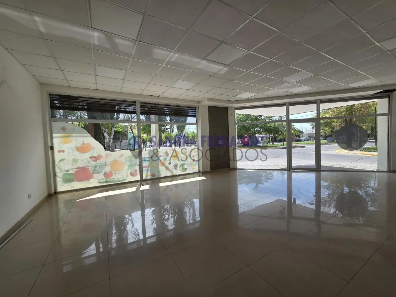 Neuquen Alquiler Local Oficina Comercial en esquina 4