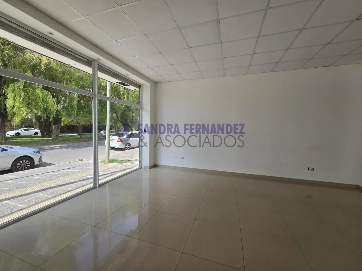 Neuquen Alquiler Local Oficina Comercial en esquina 3