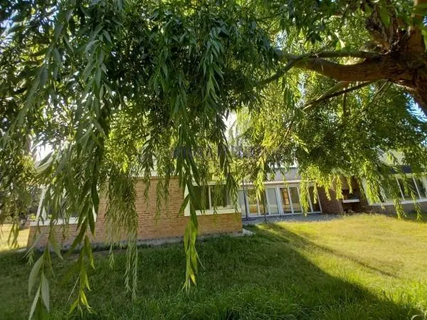 Neuquen. Alquiler Casa 4 dormitorios (suite) Zona Rio Neuquen. Puente Cipolletti-Neuquen 5