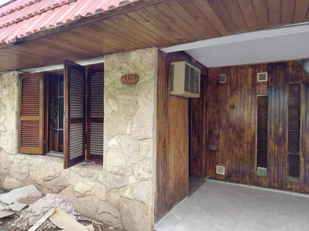 CASA EN VENTA FRENTE A LA PLAZA 2
