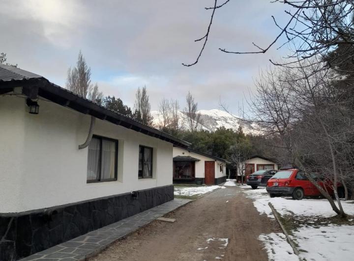 Casa más cuatro departamentos, ideal renta fija o turística 3