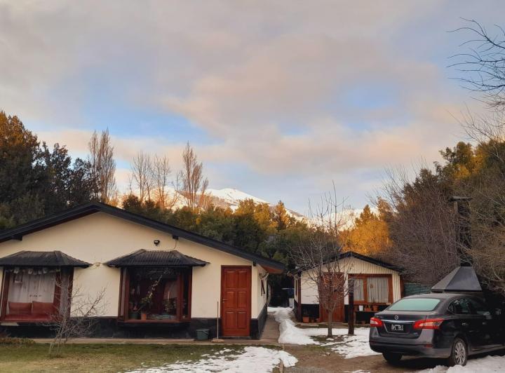Casa más cuatro departamentos, ideal renta fija o turística 2