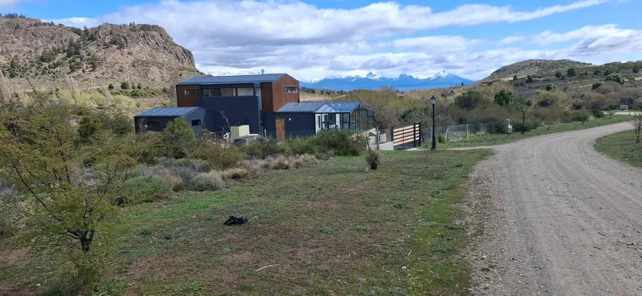 Muy lindo terreno en Barrancas de Dina Huapi con vista al lago 2