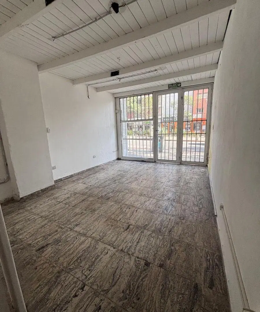 ALQUILO LOCAL COMERCIAL EN BV CHACABUCO AL 200 2