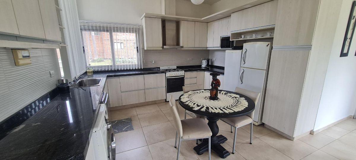 Foto de TEJAS 3 HERMOSA CASA EN VENTA 3 DORMITORIOS EN UNA PLANTA APTA CREDITO, imagen 2