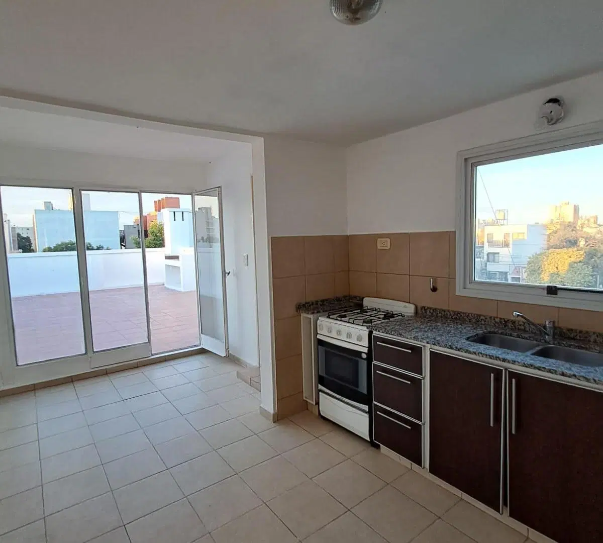 ALQUILO piso completo 2 dormitorios balcón asador barrio Alto Alberdi 3