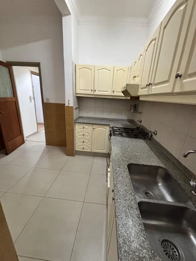 Hermosa casa en primer piso por escalera zona centro !! 2