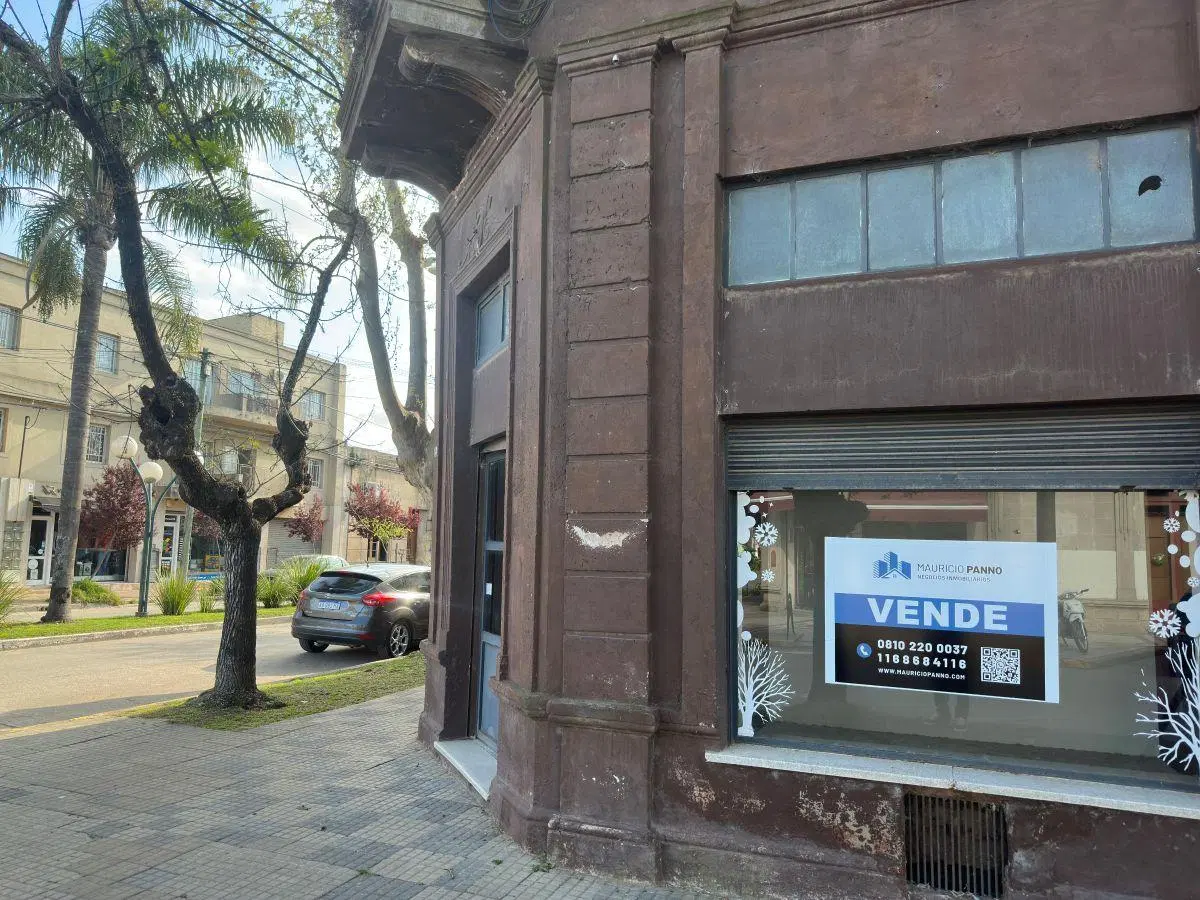 Local COmercial en esquina Capitan Samiento 1