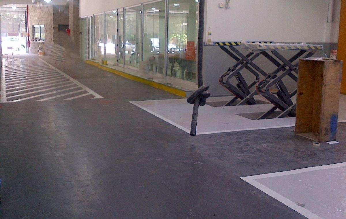 TRIPLE FRENTE - GRAN LOCAL EN 2 PLANTAS ACTUALMENTE TALLER SERVICE VW 2100M2