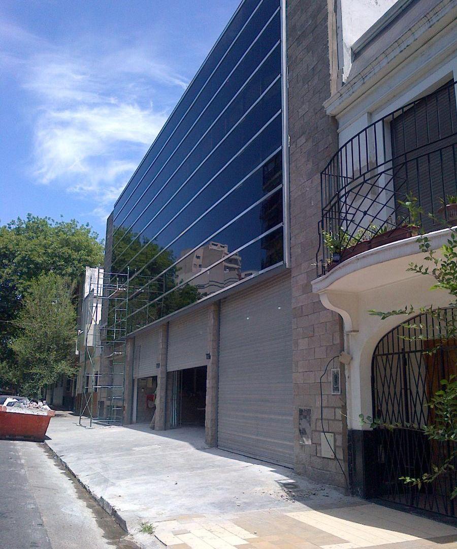 TRIPLE FRENTE - GRAN LOCAL EN 2 PLANTAS ACTUALMENTE TALLER SERVICE VW 2100M2