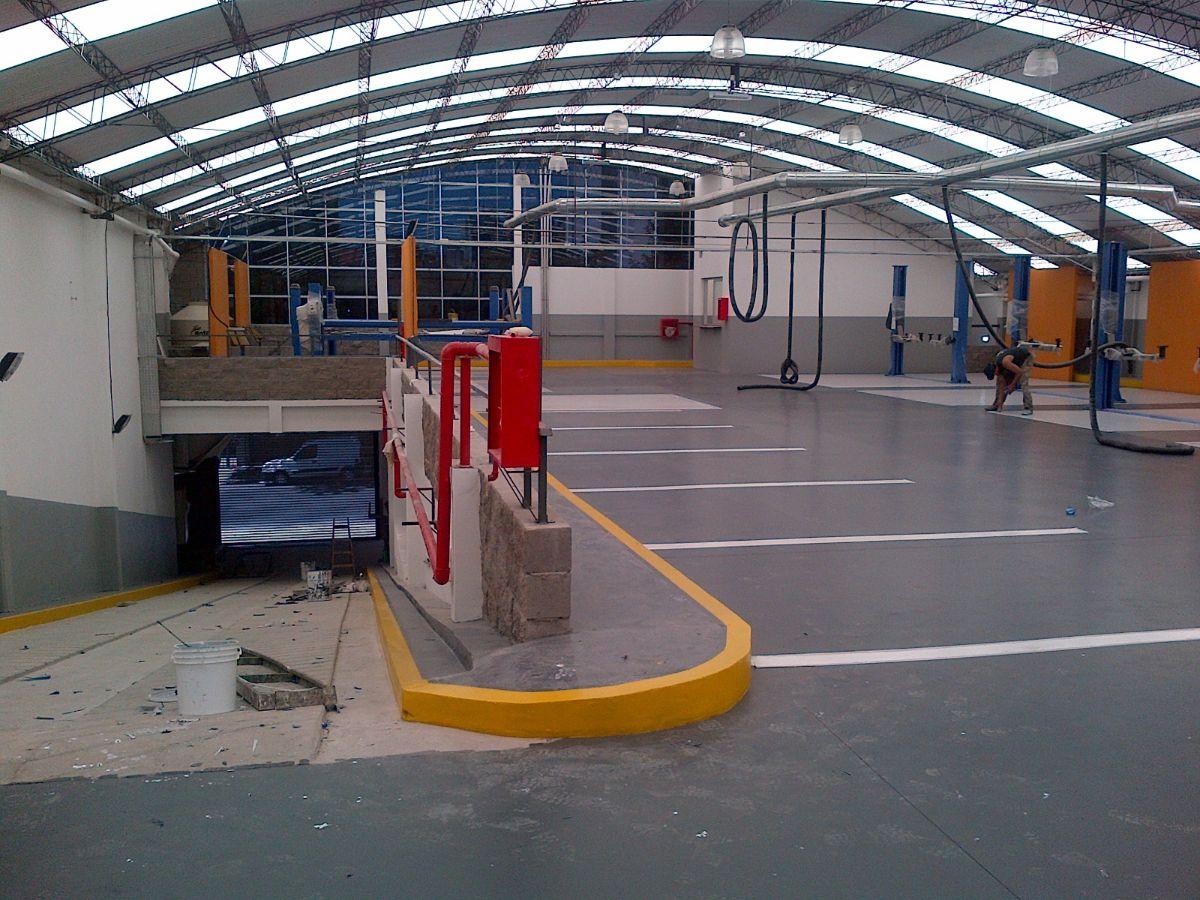 TRIPLE FRENTE - GRAN LOCAL EN 2 PLANTAS ACTUALMENTE TALLER SERVICE VW 2100M2