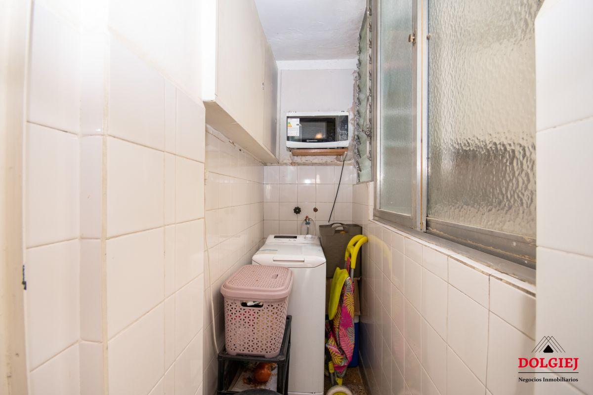 3 AMBIENTES CON BALCON AL FRENTE - - COCINA SEPARADA Y LAVADERO INDEPENDIENTE