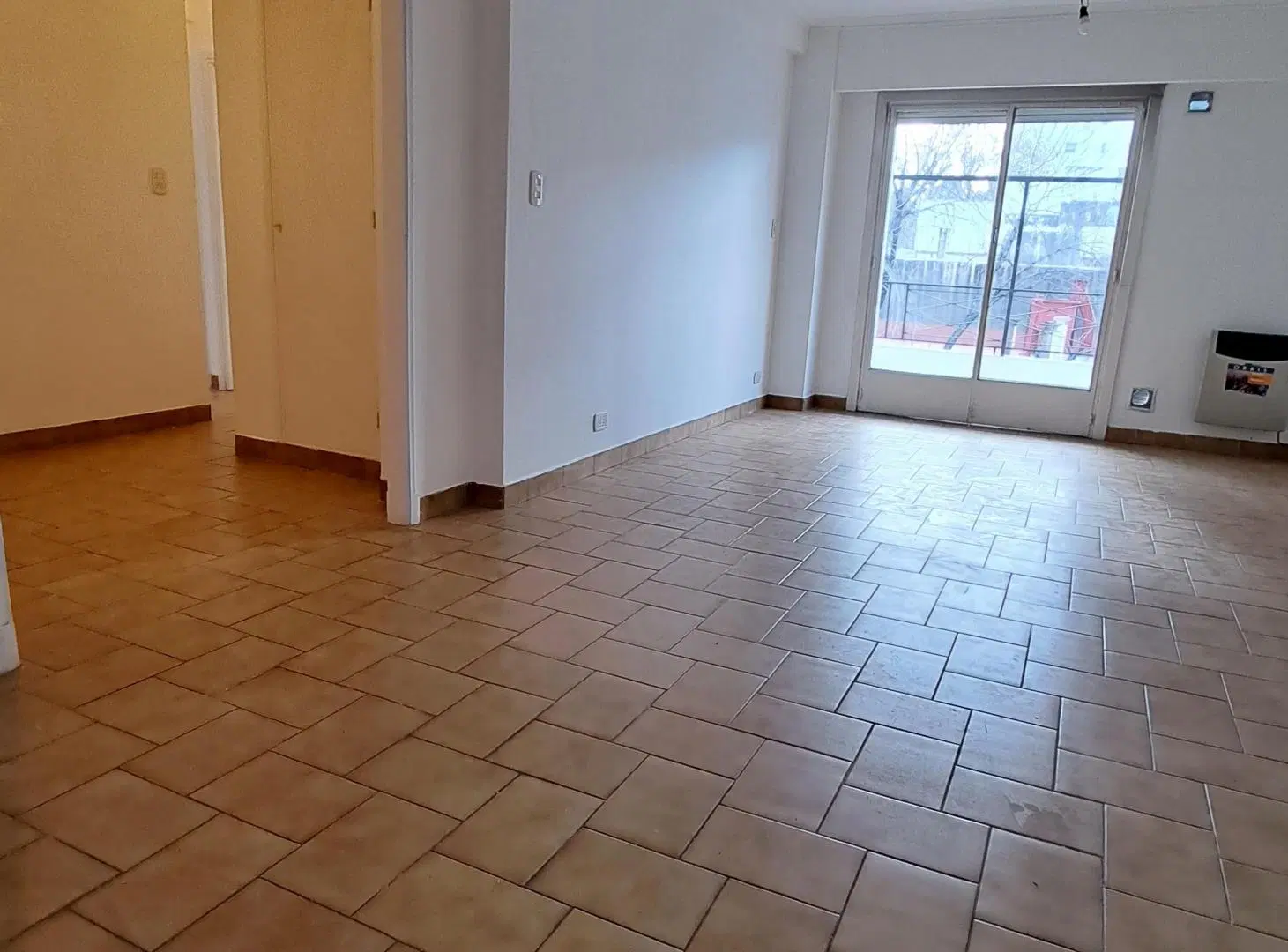 VENTA 3 AMBIENTES CON BALCÓN AL FRENTE/ 88 M2 .APTO CRÉDITO. CERCANIA SUBTE B METROBUS 3