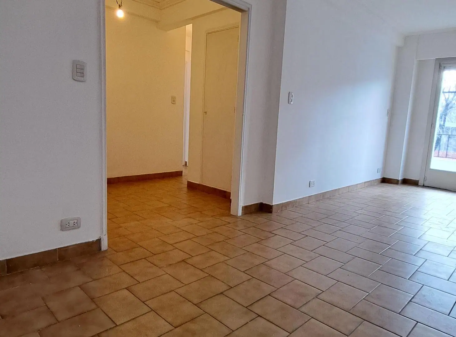 VENTA 3 AMBIENTES CON BALCÓN AL FRENTE/ 88 M2 .APTO CRÉDITO. CERCANIA SUBTE B METROBUS 5