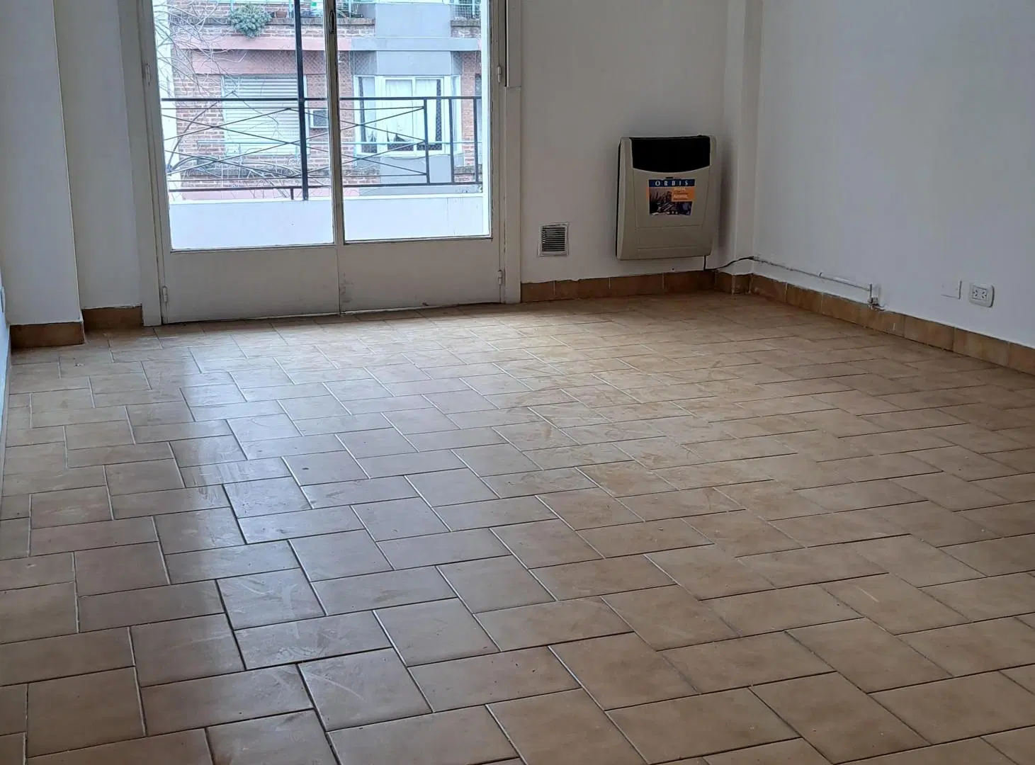 VENTA 3 AMBIENTES CON BALCÓN AL FRENTE/ 88 M2 .APTO CRÉDITO. CERCANIA SUBTE B METROBUS 4