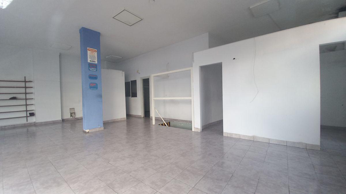 Foto de VENTA LOCAL EN ESQUINA 133M2 VIDRIERA DE 16 METROS - VENEZUELA Y, imagen 5