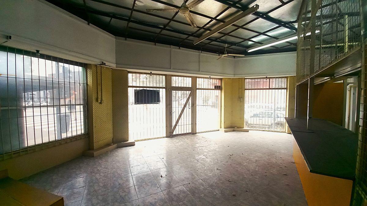 Foto de GRAN LOCAL EN ESQUINA 190M2 TOTALES - SIN EXPENSAS - ALQUILER O VENTA, imagen 4