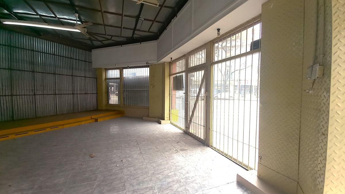 Foto de ALQUILER GRAN LOCAL EN ESQUINA 190M2 TOTALES - SIN EXPENSAS - ALQUILER, imagen 1