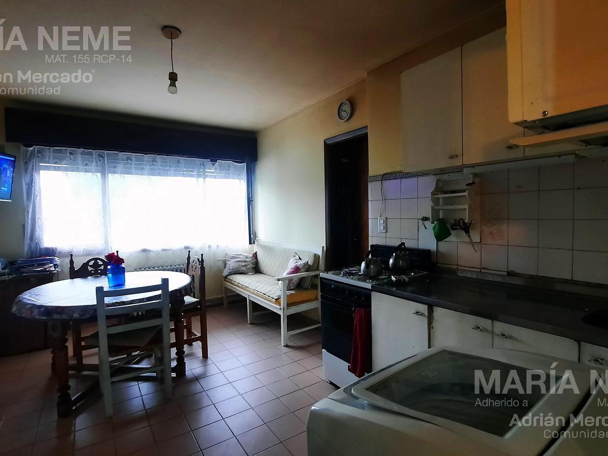 Casa con Locales en Zona Comercial - Bariloche 2