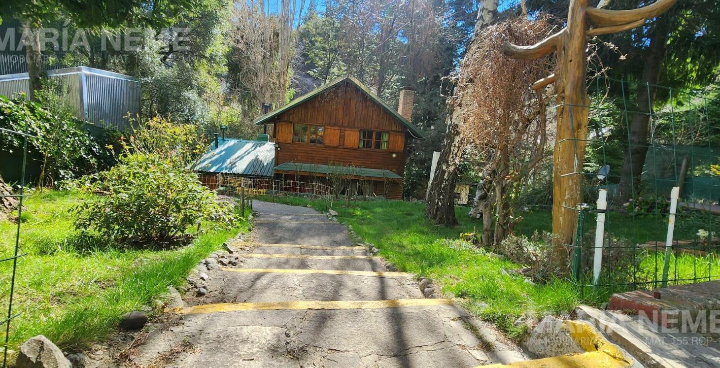 Foto de Casa con hermoso patio sobre av. Bustillo, imagen 4