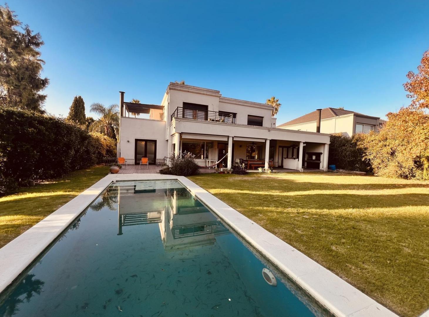 Casa en funes hills San Marino permuta