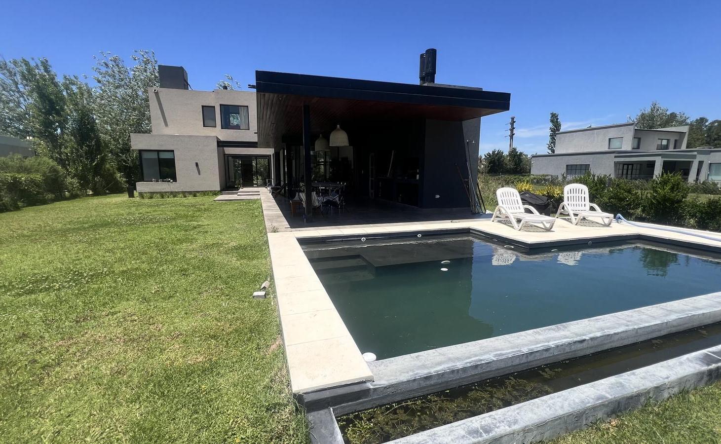 Foto de amoblada alquiler Casa en Puerto Roldan, imagen 1