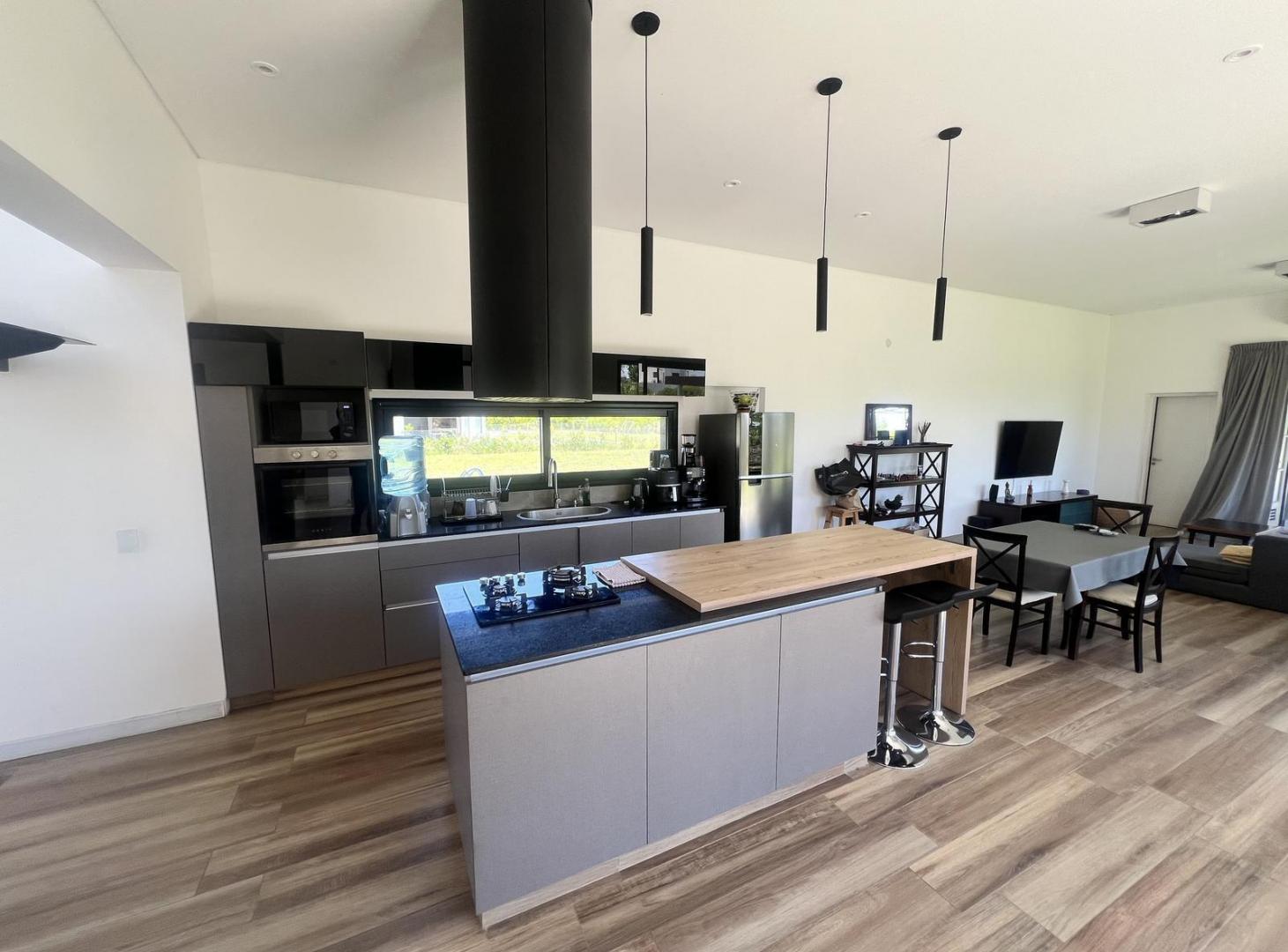 Foto de amoblada alquiler Casa en Puerto Roldan, imagen 5