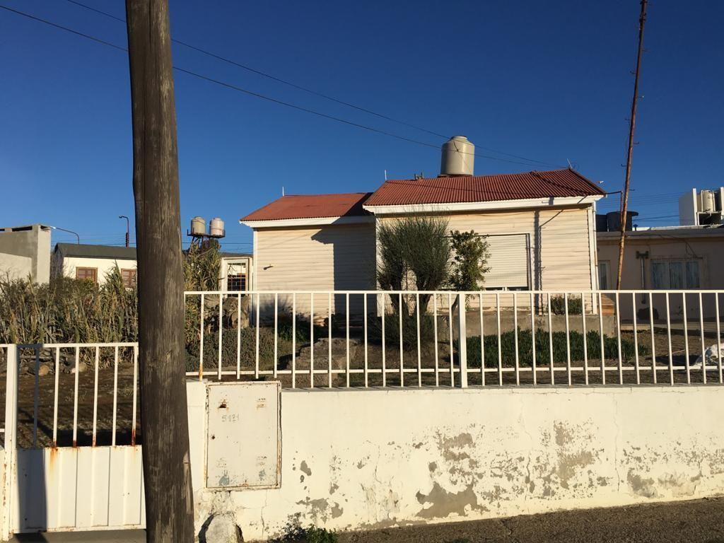 Oportunidad! Retasada Venta Casa en Bº Parque, Caleta Olivia 2