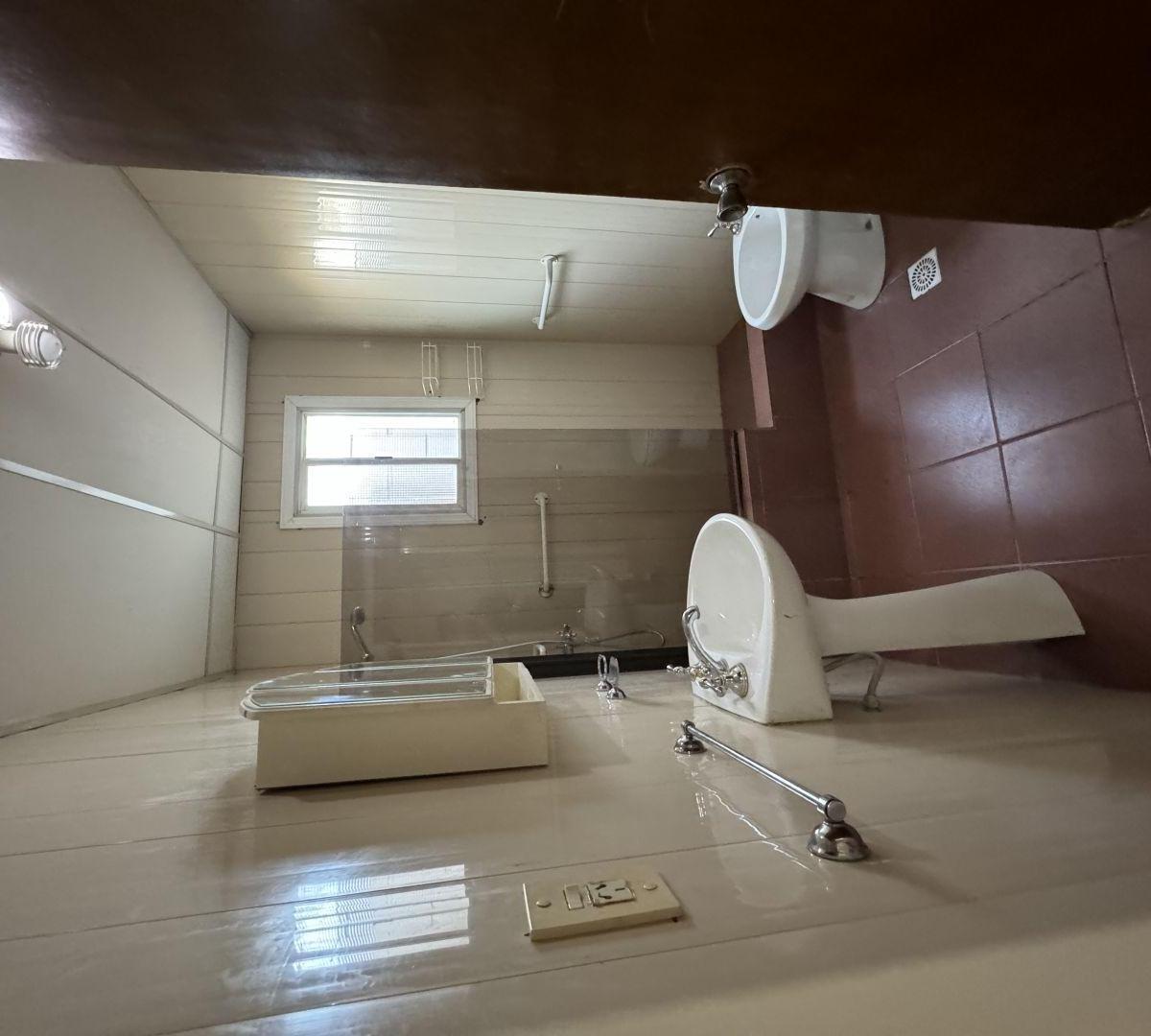 Foto de RETASADO! VENTA de casa 3 ambientes céntrica, Caleta Olivia, imagen 3
