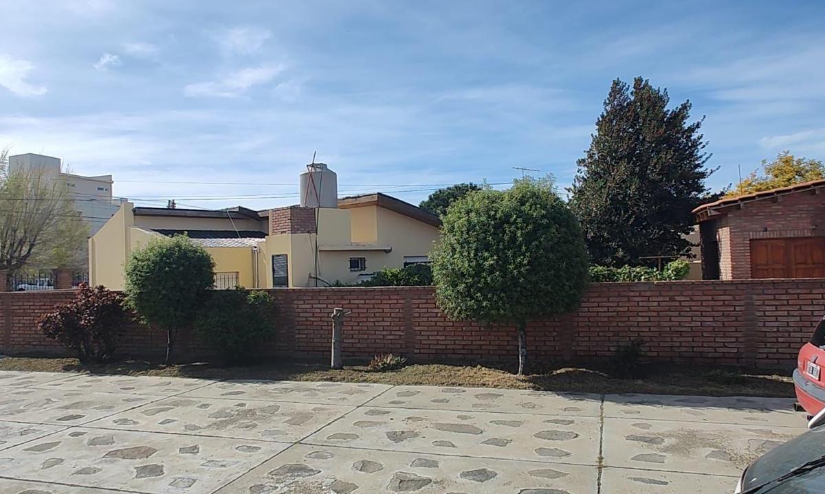 Venta Casa 4 Amb, 670 m², Bº 26 de Junio, Caleta Olivia 5