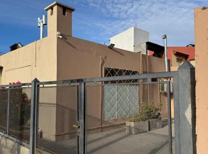 Venta de LOCAL y CASA céntrica en Caleta Olivia 4